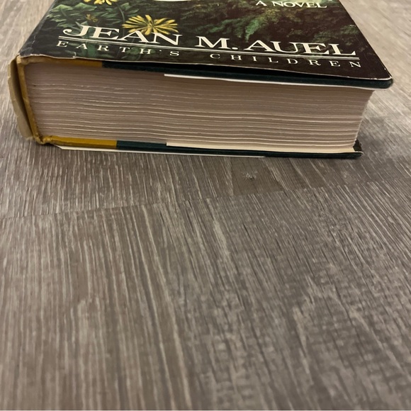 Vintage Clan Of The Cave Bear Jean M Auel Earths Children Book Hardcover 1980 - Picture 6 of 10